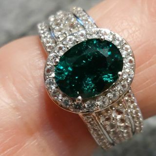 Sterling silver green stone ring New size 7, retails $109