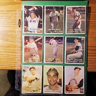 9 - LOT -1957 TOPPS LOW TO MID  GRADE - BASEBALL CARDS