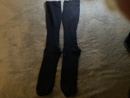 WOMAN LONG BLACK SOCK PAIR