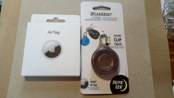 APPLE AIR TAG. WITH WEARABOUT CLIPPABLE TRACKER HOLDER.... BOTH BRAND NEW NEVER OPENED...