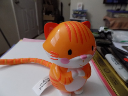 4 inch orange educational hard plastic cat with long cloth tail