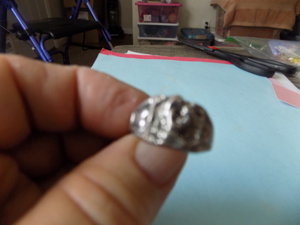 Mother & child in 3D on silvertone ring Size 6 with hearts  on side band