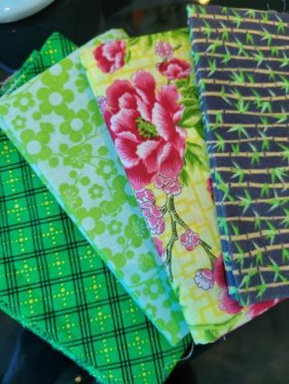 LOT OF (5) Fat Quarter Pieces BUNDLE- sewing crafts - BID to WIN