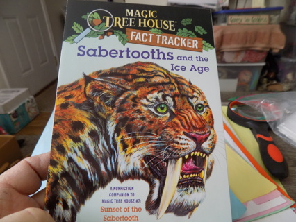 Magic Tree House Fact Tracker Sabertooth Tiger & the Ice age