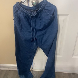 Woman’s comfortable pants size Medium 