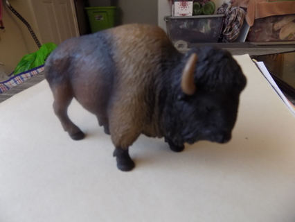 Vintage very well made Ameican Bison buffalto hard rubber toy 4 inch long
