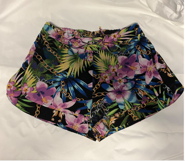 NWOT Jennifer Lopez Floral Shorts WIth Pockets Size Small