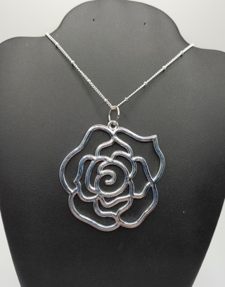 Lovely New Rose Bold Statement Necklace