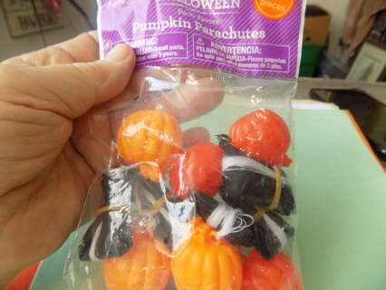 Vintage NIP set of 6 pumpkins parachutes party favor