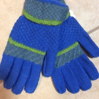  Brand New Ladies Knit Gloves .