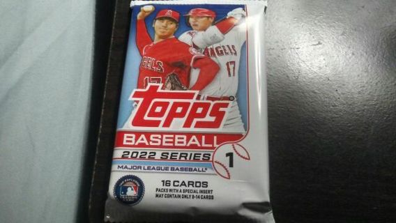 2022 TOPPS SERIES 1 SEALED PACK MLB BASEBALL CARDS. PACK HAS 16 CARDS.