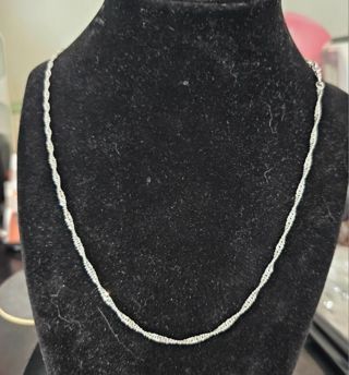 Exquisit Serpintine Chain Necklace.