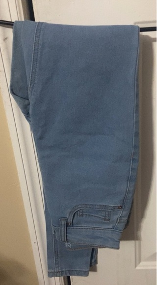 New no tags juniors skinny jeans 