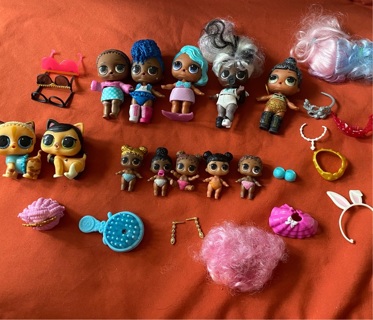 LOL Dolls lot! Lol dolls, lol pets , accessories!! LOOK!!