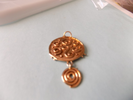 Necklace embellishment charm pendant lg goldtone circle with 3D swish and coil