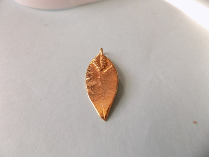2 inch long goldtone pointed leaf necklace charm