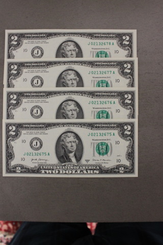 4- $2.OO BILLS IN SEQUENCE