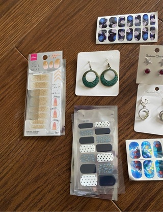 Nail stickers and earrings 