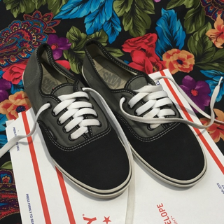 VANS Shoes SIZE MEN’S 7 SIZE WOMEN’S 8.5 FREE SHIPPING 