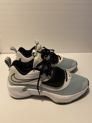 NEW, Women’s NIKE Shoes 