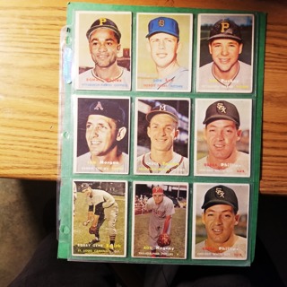 9 - LOT 1957 TOPPS - LOW TO MID GRADE - BASEBALL CARDS