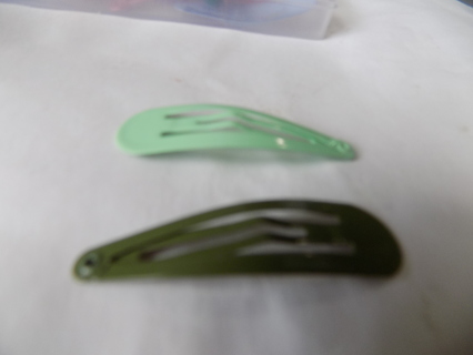 Pair of metal hair clips # 26 one avocado green 1 mint green