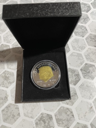 President Donald Trump Keep America Great Commemorative 2020 Coin Uncirculated in EmbossedCase