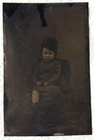 Antiques Tintypes Photo 2"x 3.1/4" inches