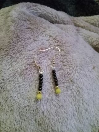 Yellow Crystal black beaded hook earrings nip