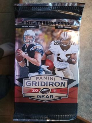 2011 PANINI GRIDIRON GEAR SEALED PACK FOOTBALL CARDS. GIN OFFERS WELCOME.