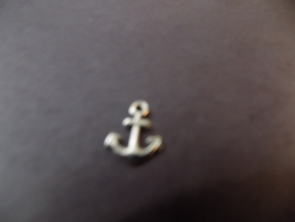 Silvertone ship;s anchor charm