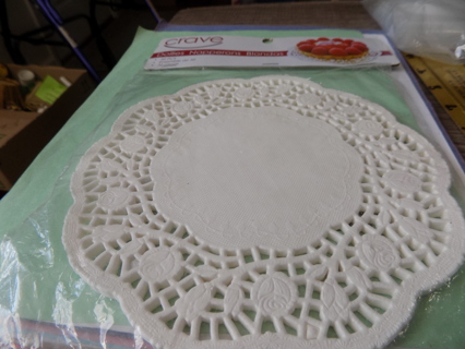 NIP 50 piece white paper doilies