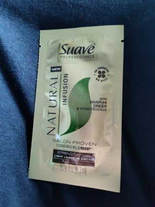 Suave Natural Strengthening Light Leave in Cream Sample