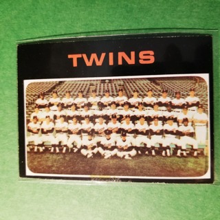 1971 Topps Vintage Baseball Card # 522 - TWINS TEAM - TWINS - NRMT+ 