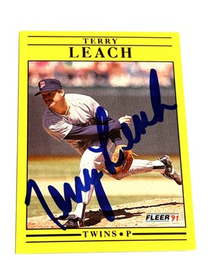 Autographed 1991 Fleer #616 Terry Leach Minnesota Twins