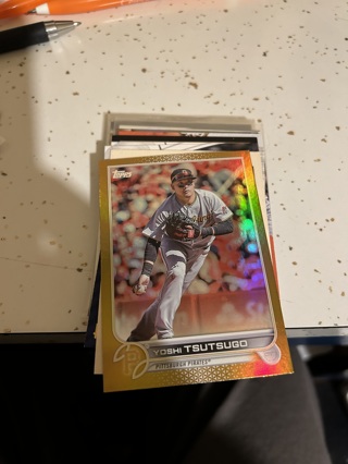 2022 topps gold foil yoshi tsutsugo