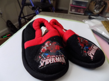 Spiderman toddler slippers size 5-6
