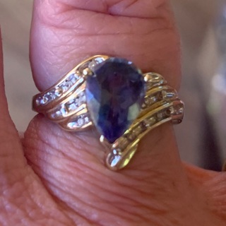 Gorgeous 10k Tanzanite and Diamond Ring