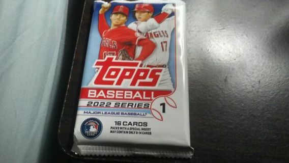 2022 TOPPS SERIES 1 SEALED PACK MLB BASEBALL CARDS. PACK HAS 16 CARDS.