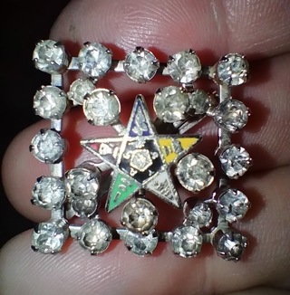 PIN OR BROCH RARE MASONIC VINTAGE AND IN GREAT CONDITION VERY WELL MADE AND A STEAL OF A DEAL WOW!