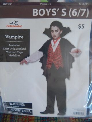 NEW!    HALLOWEEN COSTUME  ~~ VAMPIRE!  (size 6/7)