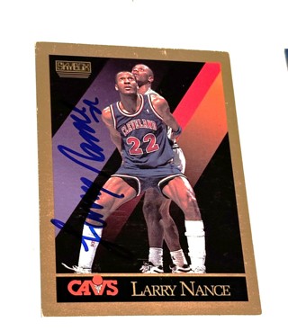 Autographed 1990-91 Skybox - #55 Larry Nance Cleveland Cavaliers