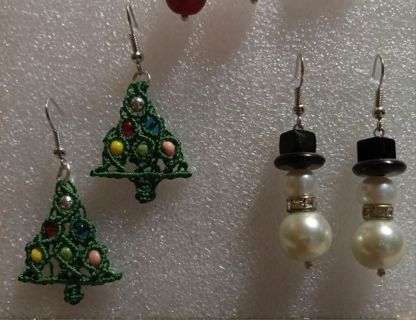 New 2 pair of earrings. Christmas tree and snowman. Free shipping