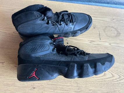 NIKE Air Jordan men’s basketball sneakers size 8 never used FROM 2011