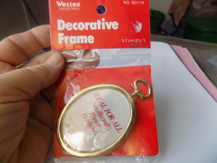 NIP Wextex Decorative oval gold plastic flame great for needlecraft ornaments