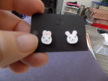 Pair of white bunnies faces post earrings