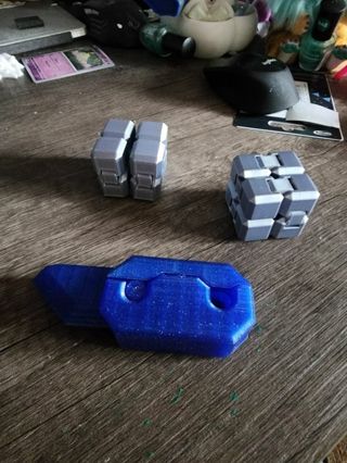 3 fidget toys (gravity knife and 2 infinity cubes)