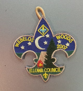 2007 Webelos in the woods Illowa Council boy scout scouts bsa patch with button loop 