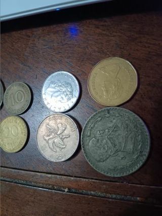 Massive currency from around the world lot. Possible progression