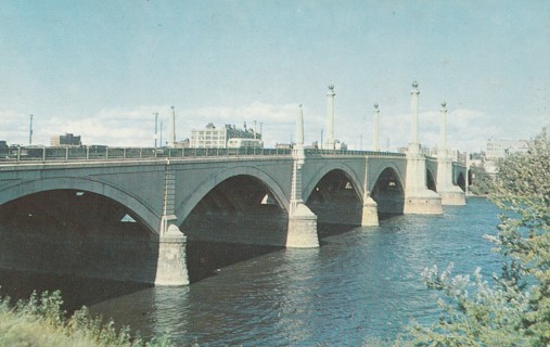 Vintage Unused Postcard: b: Massachusetts: Memorial Bridge, Springfield